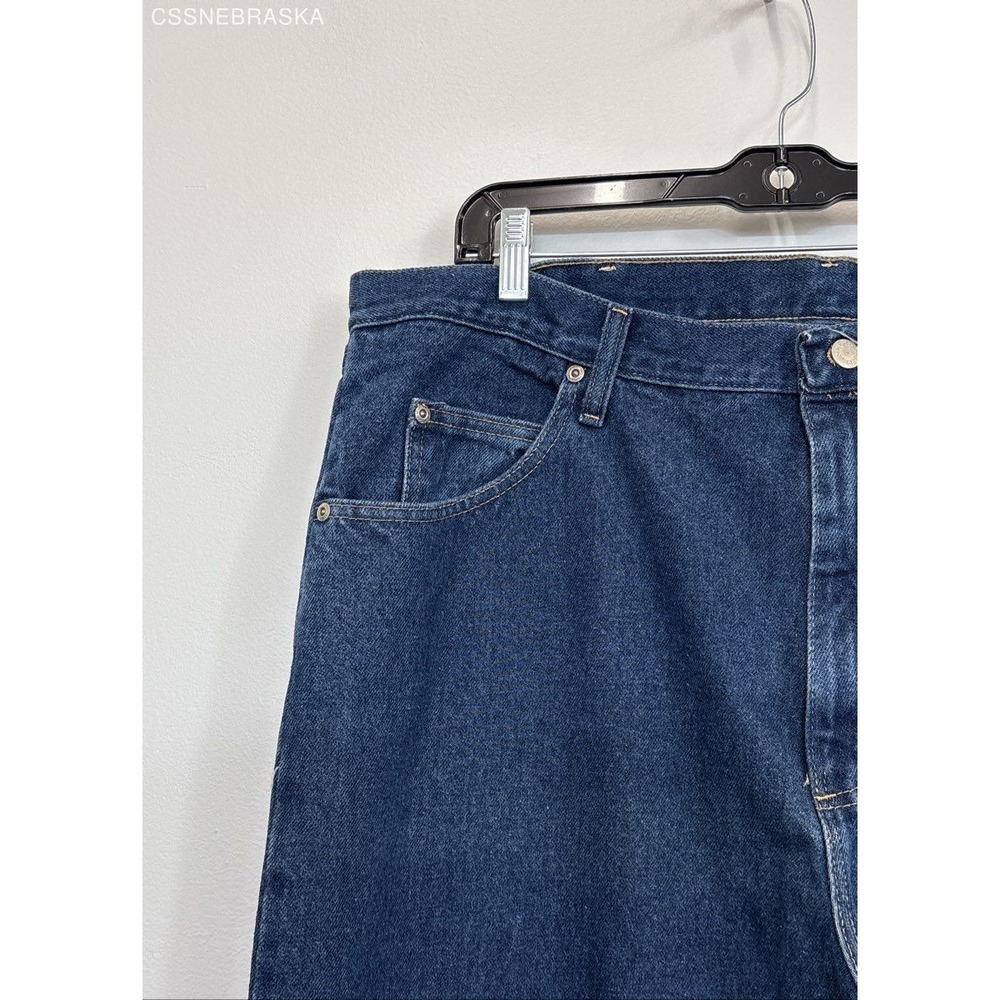 Wrangler Blue relaxed-fit denim jeans. - Size 40x32 - Picture 2 of 9